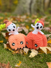 Load image into Gallery viewer, Spookly the Pumpkin Pop Pattern
