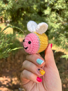 Dos the Pencil Bee Crochet Pattern