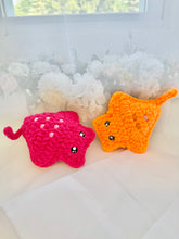 Load image into Gallery viewer, Sting the Beaded Stingray Fidget
